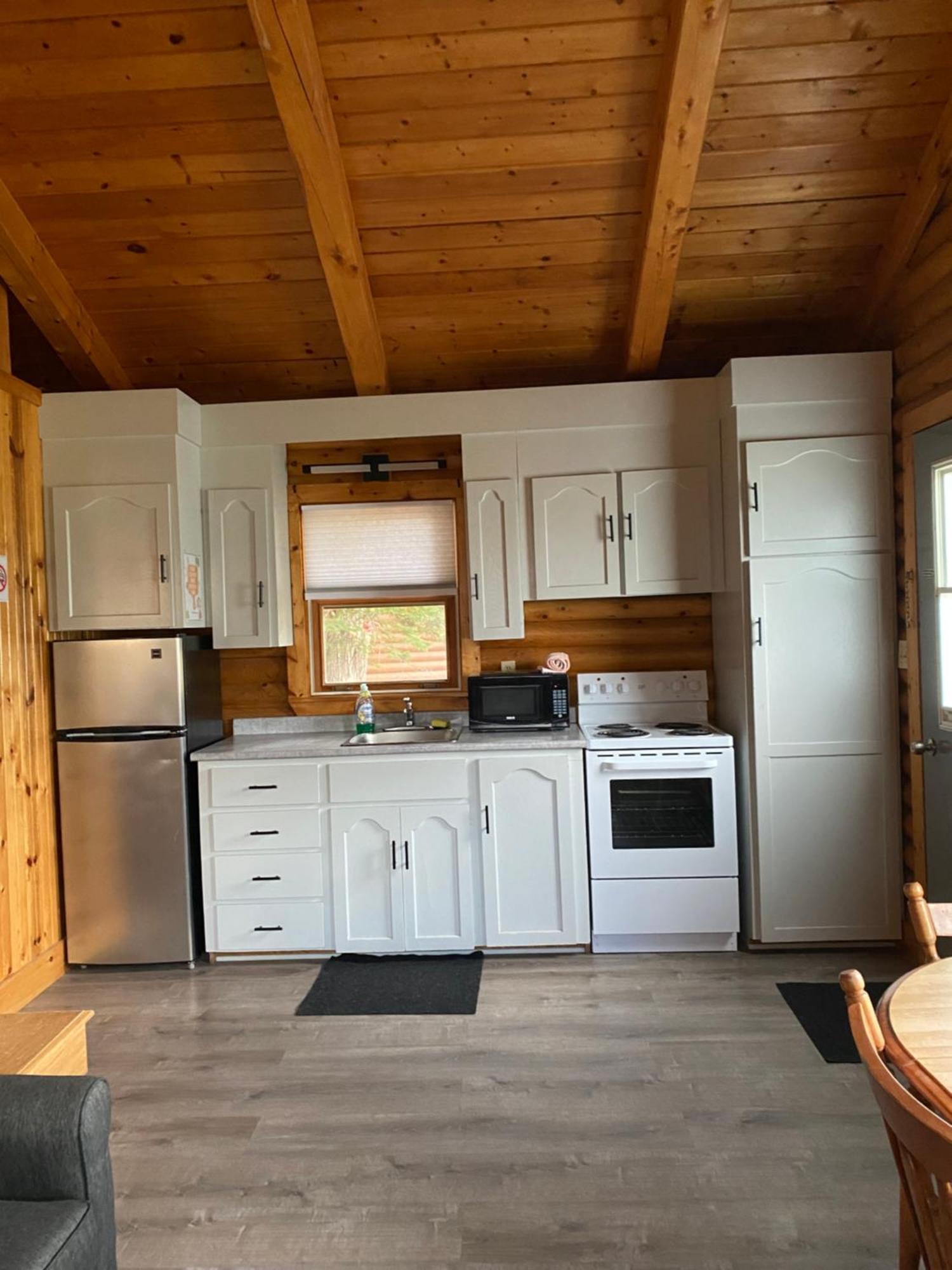 Adventures East Cottages And Campground Baddeck Inlet Buitenkant foto